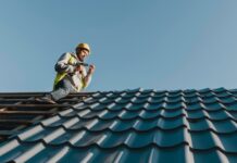 Állványzatok a cserepeslemez felrakásához: Melyik a legjobb választás?